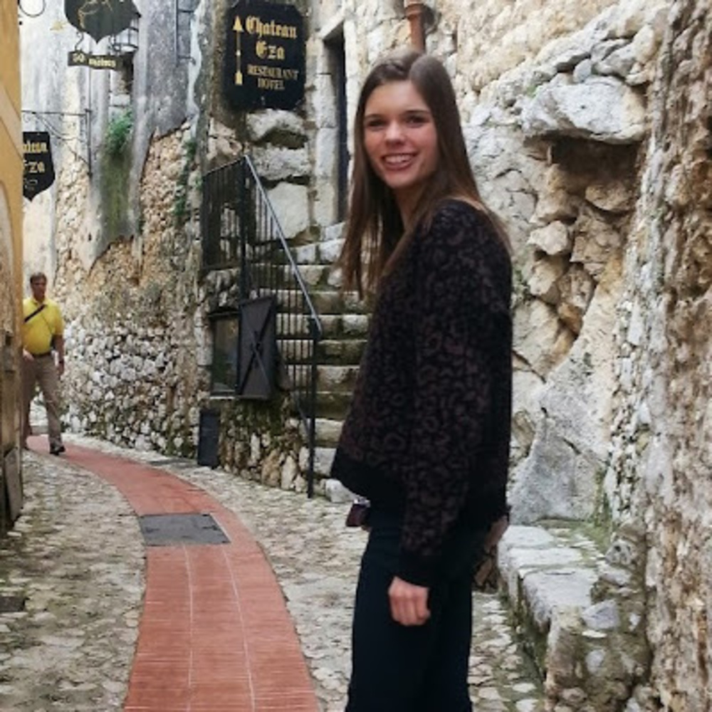 Meet your Posher, Claire